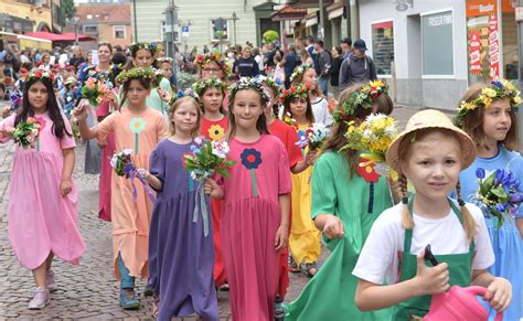 Stimmungsvolles Montfortfest In Tettnang Mit Wenig Wetterkapriolen