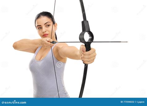 Femme Visant Avec Un Tir à L arc Photo stock Image du pose contrôle