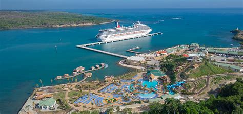 Carnival Victory opens new Amber Cove cruise port