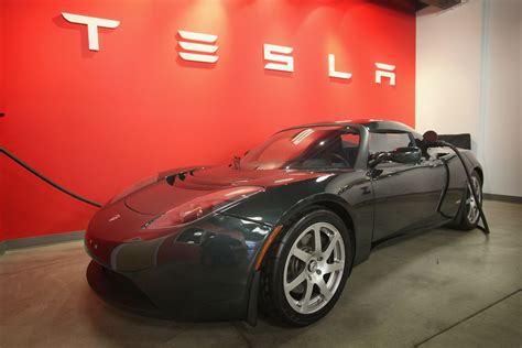 Tesla to release battery upgrade for Roadster [Video]