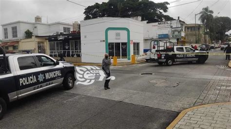 Video A balazos asesinan a sujeto dentro de barbería en Córdoba