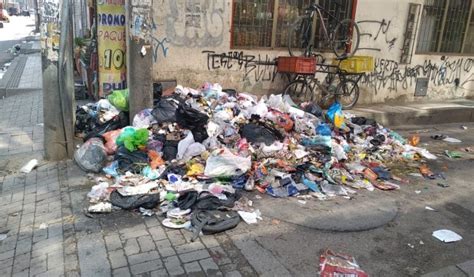 Basura En Las Calles Retrato De La Falta De Cultura Ciudadana En Bilbao