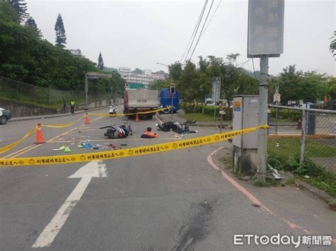 新店重大車禍！2機車騎士路口對撞 零件噴飛1死1命危 Ettoday社會新聞 Ettoday新聞雲