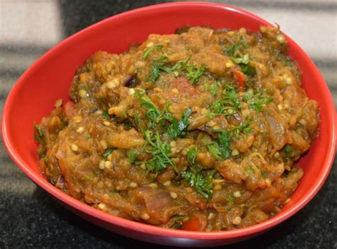 How To Make Punjabi Baingan Bharta Spicy Eggplant Curry Delishably