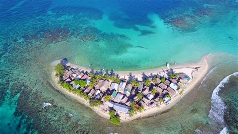 Cayos Cochinos Honduras Filmed By Drone Youtube