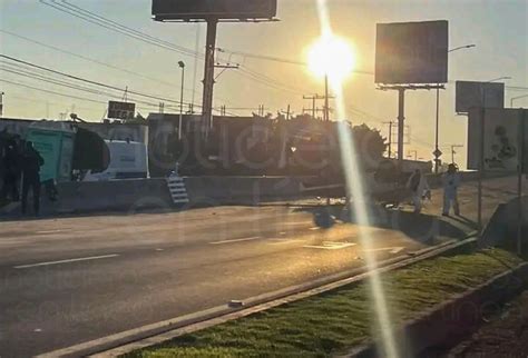 Conductor Se Queda Dormido Y Vuelca Su Camioneta En Bulevar Aeropuerto