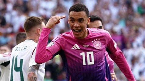 Football Euro Poule A J L Allemagne Encha Ne Devant La Hongrie