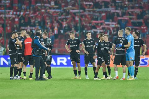 Lech Poznań i Legia Warszawa walczą o jednego piłkarza Możliwy głośny