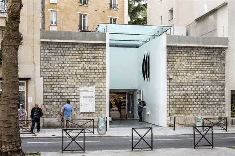 History of the Paris Catacombs (& How to Visit Them)