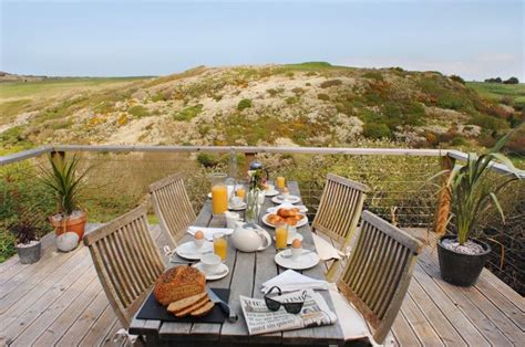 The Limit Beach Hut In Holywell Bay Luxury Beach Hut Holywell Bay