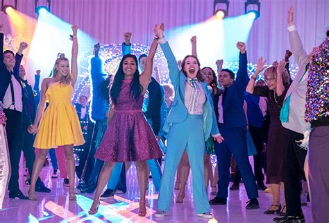 ‘The Prom’ On Netflix: First Look — Meryl Streep & More Cast Photos ...