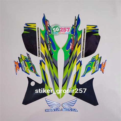 STIKER STRIPING LES LIS BODI MOTOR HONDA SUPRA FIT CW TAHUN 2006 2007