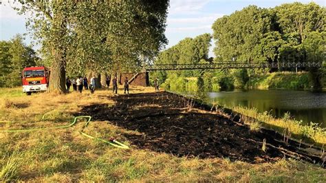 Feuerwehr bekämpft Flächenbrand am Wasserwerk Volmarstein