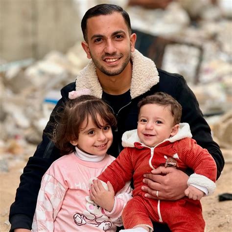 wie  journalist anas al sharif plant een olijfboom