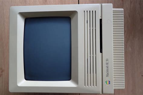 【傷や汚れあり】即決 通電確認済み アップル Apple Apple Macintosh Se／30 マッキントッシュ Se ジャンク パーツ