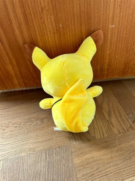 Se produkter som liknar Pokemon Pikachu gosedjur stor på Tradera