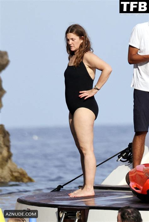 Drew Barrymore Sexy Seen Flaunting Her Hot Figure In A One Piece Swimsuit On A Boat In Capri