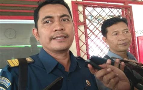 Kapal Feri Antar Pulau Di Pelabuhan Sbp Tanjungpinang Berhenti Beroperasi