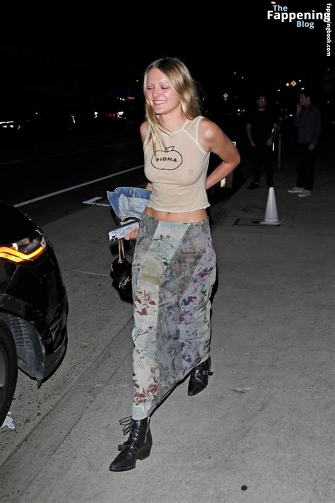 Charlotte Lawrence Charlotteslawrence Nude The Fappening Photo 8046414 FappeningBook