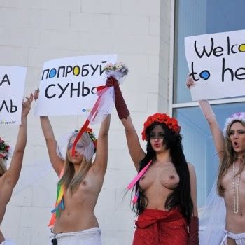 Naked Protesters Page Phun Org Forum