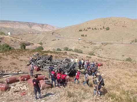 Siirt Te Feci Kaza Kamyon Arampole Yuvarland Siirt Haberleri