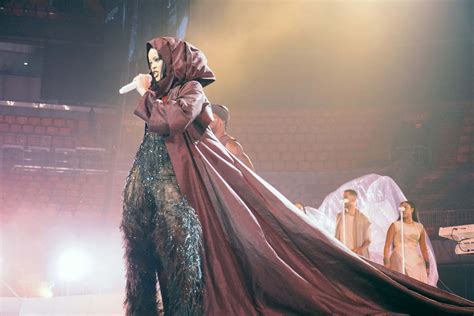 Rihanna 17 Hot Celebs Home