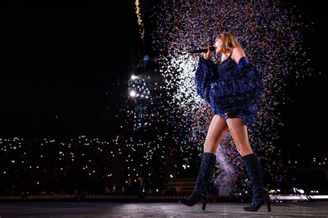 Taylor Swift Is A Tinsel Dream In Dazzling Bodysuit That Took 350 Hours