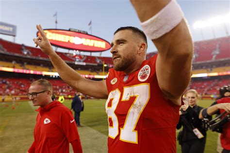 Travis Kelce Called Out For Inappropriate Pregame Decision The Spun