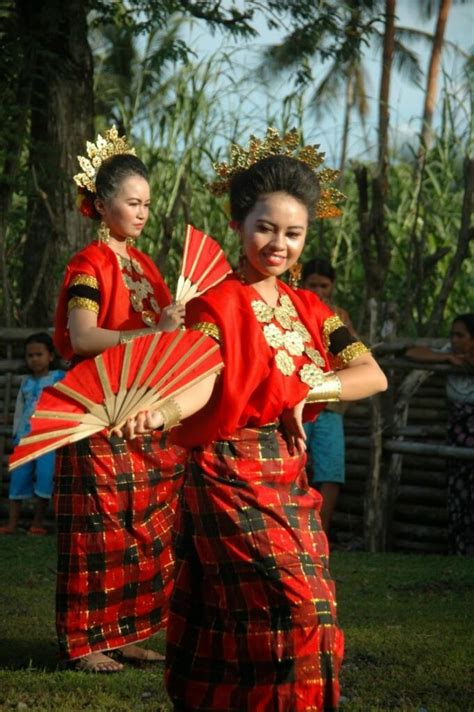 Mengenal Tari Kipas Pakarena khas Gowa Sulawesi Selatan