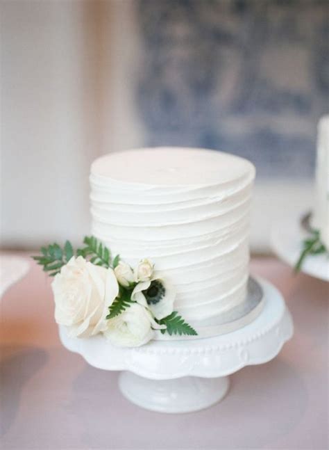 One Tier Simple Elegant Wedding Cake Emmalovesweddings