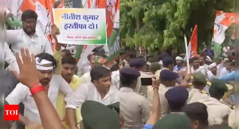 Police Use Force As Bihar Youth Congress Protests Against Nitish Govt