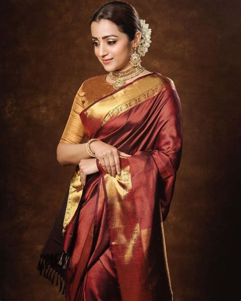 Trisha Krishnan Stuns In A Classic Kanjeevaram Saree For Ponniyin