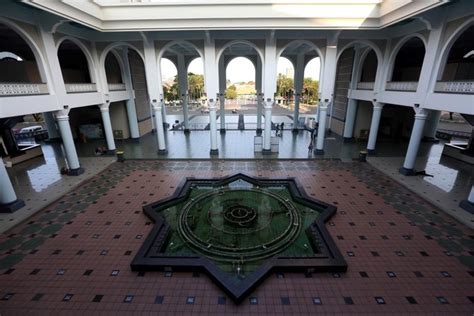 Kemegahan Masjid Al Akbar Surabaya Masjid Terbesar Kedua Di Indonesia