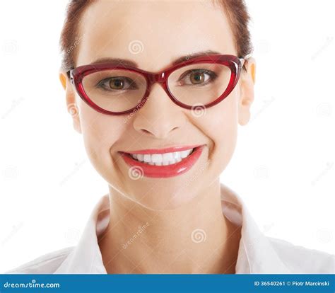 Portrait De Belle Femme Daffaires Dans Des Lunettes Rouges Image