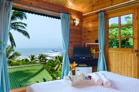 18 Beautiful Hotels in Goa Near Beaches