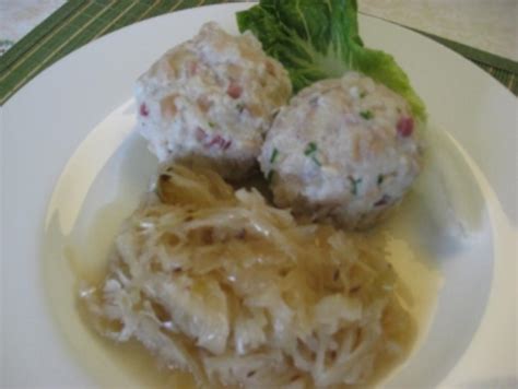 Tiroler Speckknödel Mit Sauerkraut Rezept Kochbar De