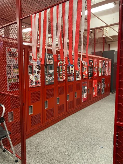 Pin by Emily Gomez on Locker Decoration | Locker decorations, Holiday ...