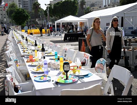 Tel Aviv Isra L Novembre Une Installation De Chaises