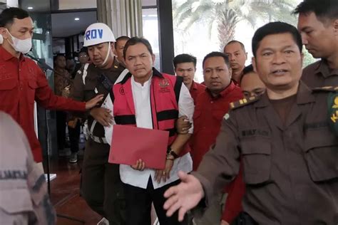 Jadi Tersangka Korupsi BTS Kominfo Anggota BPK Achsanul Qosasi