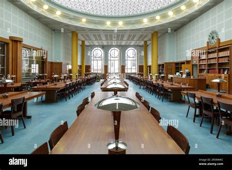 Cours Universitaire Hi Res Stock Photography And Images Alamy