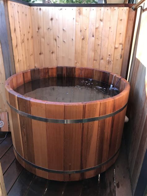 Round Cedar Hot Tub Small Round Hot Tubs Zen Bathworks