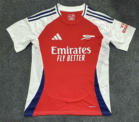 Nouveaux Maillots Arsenal Avec Adidas