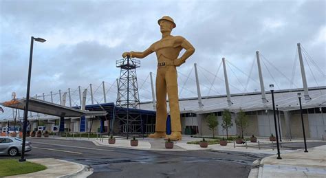 The Golden Driller Becomes an Icon of Tulsa and a Symbol for Oklahoma ...