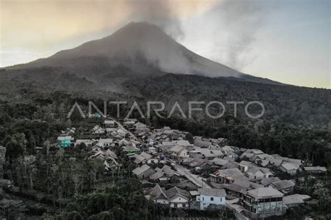 Hujan Abu Vulkanik Gunung Merapi Antara Foto