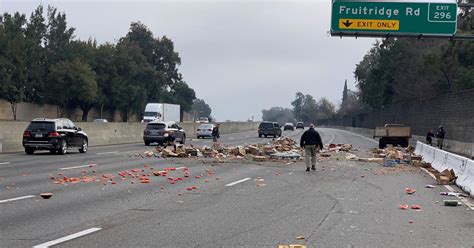 Big Rig Jackknifes On Highway 99 In Sacramento Spills Produce Cbs Sacramento