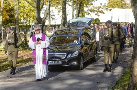 Znani na pogrzebie Janusza Kondratiuka Zobacz kto przyszedł pożegnać