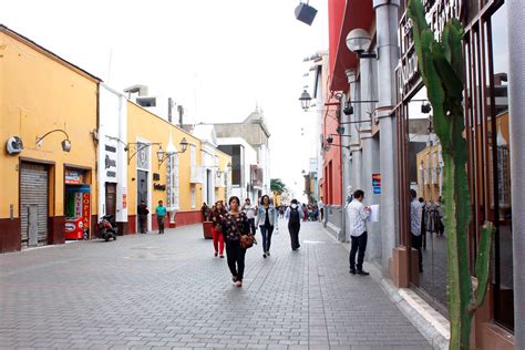 Mpt Insta A Pintar Fachadas Por Fiestas Patrias Trujillo Per