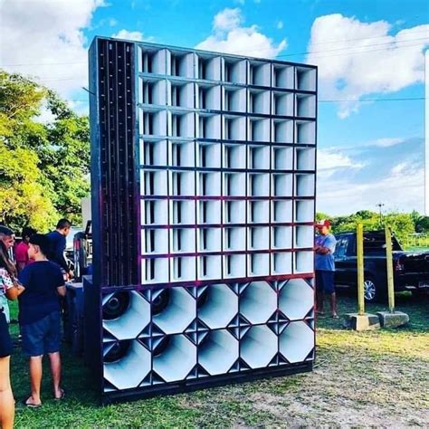 SOM AUTOMOTIVO PAREDÕES Sound System Leaning Tower Of Pisa Dj