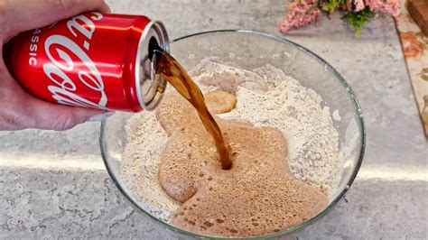 Fügen Sie einfach Coca Cola zum Mehl hinzu und Sie haben Brot Leckeres