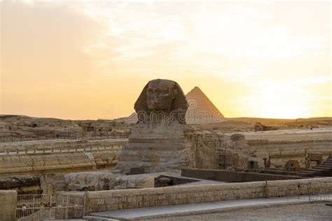 El Complejo Arqueológico De Las Grandes Pirámides Egipcias Se Encuentra